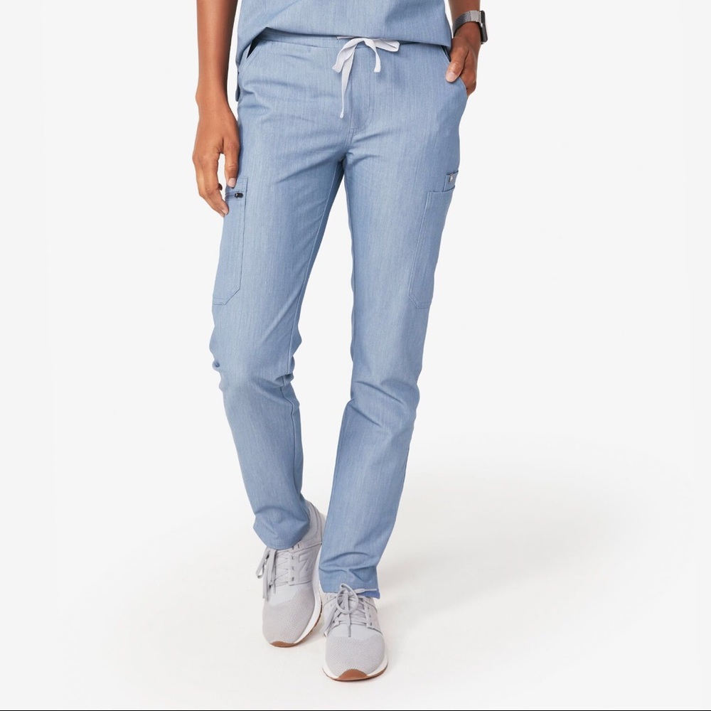 Yola- Skinny scrub pants XS